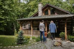 Family arriving at cabin rental in Blowing Rock North Carolina with mountain setting